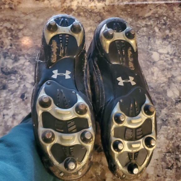 Mens size 9.5 Under Armour cleats - Picture 5 of 5